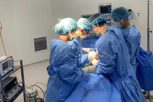 Bệnh viện E: Mổ sỏi mật thành công cho bệnh nhân có trái tim nằm bên phải, phủ tạng đảo ngược hiếm gặp