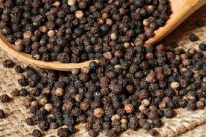 Vì sao giá tiêu luôn biến động mạnh bất thường?