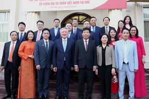 Phó Thủ tướng Thường trực Nguyễn Hòa Bình thăm Đại sứ quán Việt Nam tại UAE