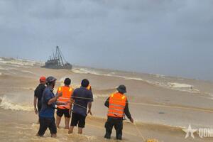 Quảng Trị: Khẩn trương cứu hộ hai tàu cá gặp nạn khi trên đường vào trú bão số 10