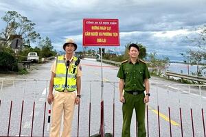 Quốc lộ 1A qua Hà Tĩnh ngập sâu, giao thông chia cắt