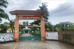 Đình chỉ công tác 15 ngày với phó hiệu trưởng trong vụ 40 học sinh nghi ngộ độc thực phẩm