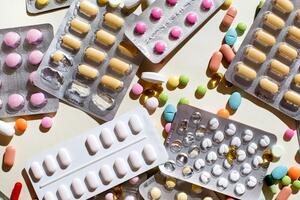 Bộ Y tế yêu cầu không để xảy ra thiếu thuốc, tăng giá đột biến do ảnh hưởng bão lũ