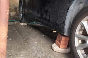 Hà Nội mưa lớn do hoàn lưu bão số 11: Người dân chủ động ứng phó ngập