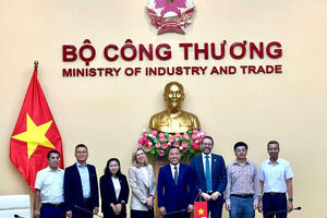 Thứ trưởng Nguyễn Hoàng Long làm việc với Đại sứ Vương quốc Anh tại Việt Nam