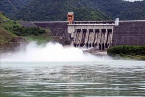 Nhà máy Thủy điện Sơn La mở 1 cửa xả đáy