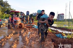 Cứu hộ, sơ tán nhân dân vùng ngập lụt ở Bắc Ninh