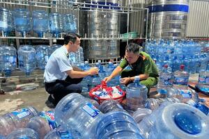 Triệt phá đường dây sản xuất 20.000 bình nước Lavie giả