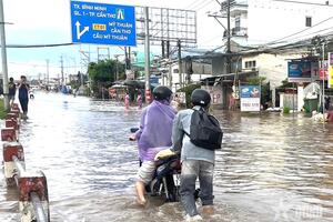 Vĩnh Long: Ngập nặng đoạn đường qua khu vực bến xe Bình Minh