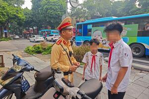 Hà Nội: Đột xuất kiểm tra việc chấp hành an toàn giao thông của học sinh, phụ huynh, hàng trăm trường hợp bị xử lý