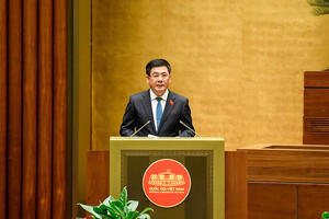 Bộ trưởng Nguyễn Hồng Diên trình bày Tờ trình dự án Luật Thương mại điện tử