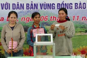 Đoàn Kinh tế - Quốc phòng 710 (Binh đoàn 15) trao bò giống tặng 34 hộ nghèo, cận nghèo