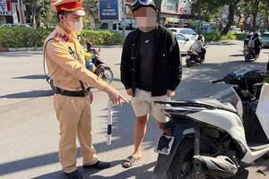 Hà Nội: Xử lý hành vi che biển số xe, sử dụng điện thoại khi điều khiển phương tiện