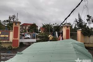 Đà Nẵng: Nhiều ngôi nhà bị tốc mái do lốc xoáy trong đêm