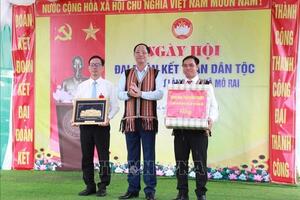 Phó chủ tịch Quốc hội Trần Quang Phương: Mỗi người, mỗi nhà là một tấm gương vượt khó và đoàn kết vươn lên