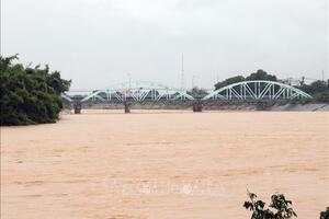 Tạm dừng nhiều chuyến tàu do mưa lũ tại miền Trung