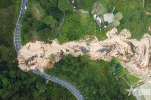 Cảnh giác với sạt lở đất đá!