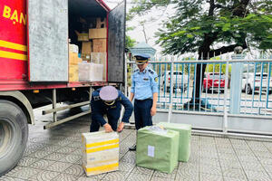 Thành phố Huế: Tạm giữ nhiều mỹ phẩm, camera không nguồn gốc