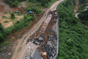 Chuẩn bị thông xe 1 chiều qua tuyến đèo Khánh Lê (Khánh Hòa)