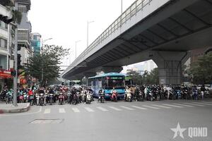 Cảnh sát xử lý nhiều tài xế che biển số hòng tránh camera AI