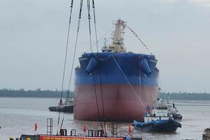 Hạ thủy tàu chở hàng lớn nhất do Việt Nam thiết kế và đóng mới