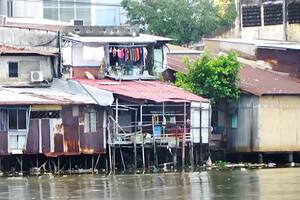 Quyết liệt xóa nhà tạm ven kênh, rạch