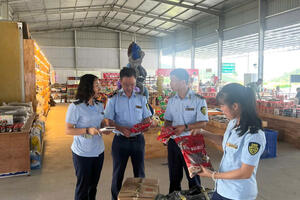 Quản lý thị trường Lào Cai xử lý gần 900 vụ vi phạm năm 2025