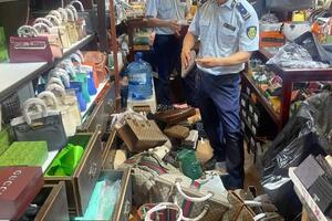 Quản lý thị trường Đà Nẵng 'đột kích' phát hiện hàng trăm túi giả nhãn hiệu