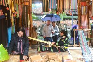 Khôi phục nghề dệt thổ cẩm của người M'nông