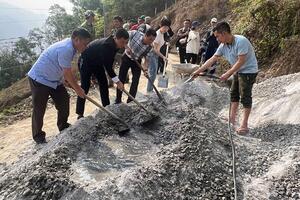 Đảng viên cao tuổi gương mẫu xây dựng nông thôn mới