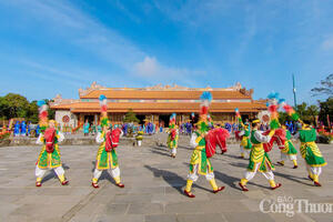 Thành phố Huế: Đặc sắc tái hiện lễ thiết triều Nguyên đán thời Nguyễn