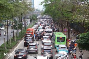 Ngày đầu làm việc sau Tết, đường phố Hà Nội không ùn ứ như lo lắng