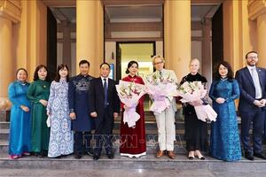 Phu nhân Tổng Bí thư Tô Lâm và Công tước xứ Richmond cùng phu nhân tham quan Bảo tàng Mỹ thuật Việt Nam