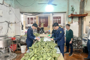 Khởi tố chủ cơ sở sản xuất giò chả vì sử dụng hàn the