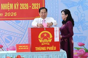 Chủ tịch Quốc hội bỏ phiếu tại đơn vị bầu cử số 5, xã Hóc Môn, TP. Hồ Chí Minh