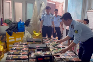 Hà Nội: Phát hiện gần 1 tấn thực phẩm nhập lậu tại phường Đông Ngạc