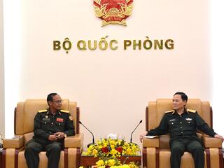Thượng tướng Phạm Trường Sơn tiếp Cục trưởng Cục Tác chiến QĐND Lào