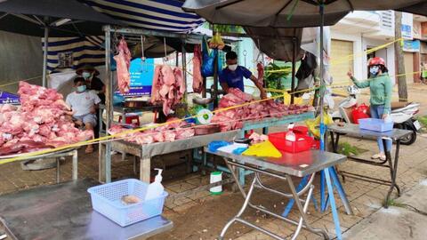 Heo hơi giảm xuống dưới mức 50.000 đồng/kg, người chăn nuôi thua lỗ nặng