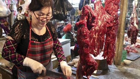 Nghệ An: Giá trâu, bò giảm, người chăn nuôi gặp khó