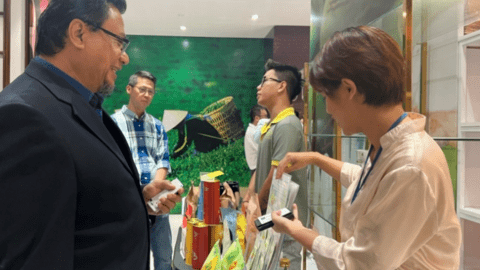 Malaysia có nhu cầu cấp bách nhập khẩu thịt gà, gạo của Việt Nam