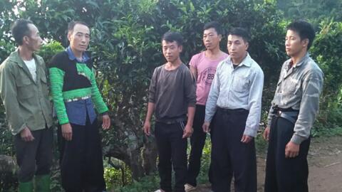 Giúp dân Làng Mảnh vượt đỉnh núi Giàng Pằng
