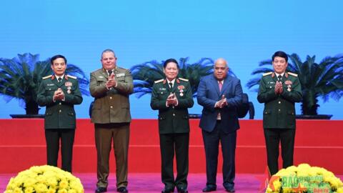 Lễ trao Huân chương của nước Cộng hoà Cuba tặng các cá nhân Quân đội nhân dân Việt Nam