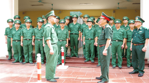 Hình thức xử lý vi phạm kỷ luật đối với hành vi vi phạm tác phong quân nhân được quy định như thế nào?