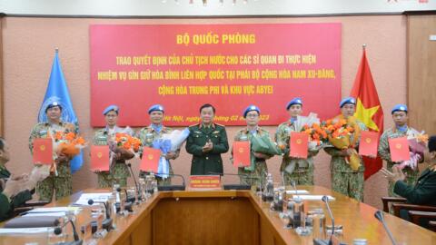 Trao quyết định của Chủ tịch nước cho 7 sĩ quan tham gia nhiệm vụ gìn giữ hòa bình Liên hợp quốc
