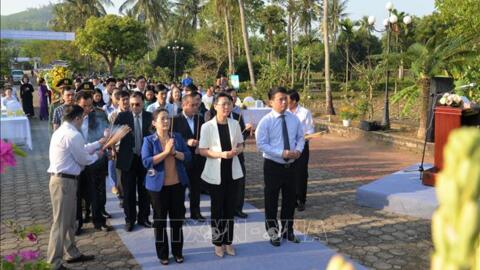 Dâng hương tưởng niệm nhân 55 năm vụ thảm sát Sơn Mỹ, Quảng Ngãi    ​
