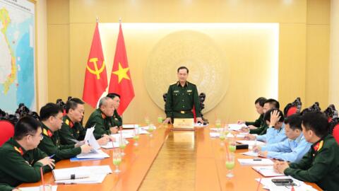 Thượng tướng Vũ Hải Sản làm việc với các doanh nghiệp Quân đội tham gia thi công các công trình, dự án quan trọng