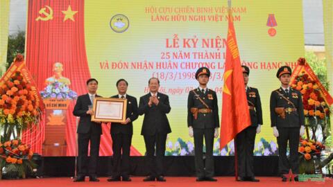 Làng Hữu nghị Việt Nam đón nhận Huân chương Lao động hạng Nhì
