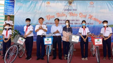 Cùng ngư dân huyện Trần Văn Thời vươn khơi an toàn