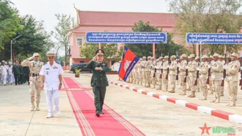 Quân khu 9 thăm, làm việc và chúc Tết các đơn vị, địa phương Vương quốc Campuchia