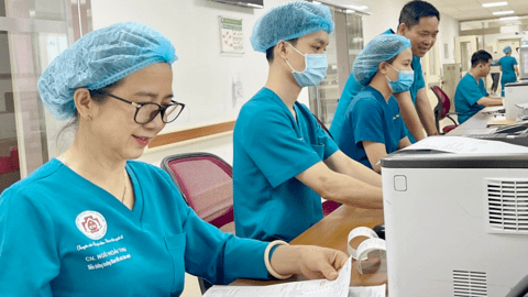 Nữ điều dưỡng trưởng tận tâm với nghề